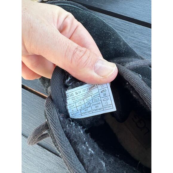 Ugg Kids Neumel II Chukka Ankle Boots Size 4 Black Suede Leather Winter Booties - Picture 9 of 10